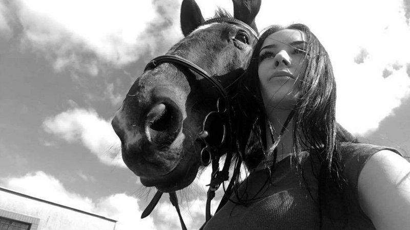 Horse sex girls in İzmir