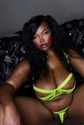 Curvy Ebony Escorts – Esther